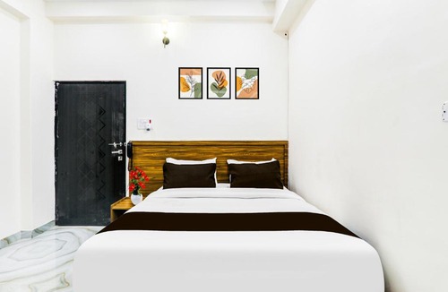 Varanasi Hotel | Super OYO Collection O Chitaipur IIT BHU Campus Varanasi