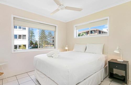 Burleigh Heads Apartment | Superb 1 Bedroom Apartment near the Beach