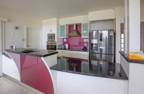 White Sands House | Superb house with direct river access. 10 Guests Shared private pontoon
