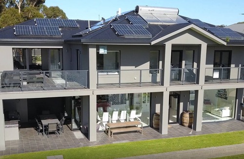 White Sands House | Superb house with direct river access. 10 Guests Shared private pontoon