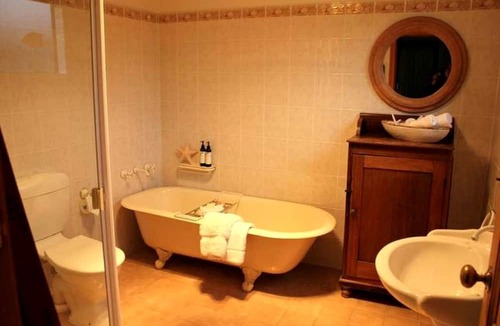 Goolwa North Cabin | Superb Waterfront Cabin Rental on Birks Harbour in Goolwa, South Australia