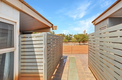 Port Hedland Ski Chalet | Supersized Studio Inexpensive 1x1