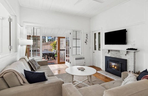 Lorne House | Sur La Mer