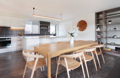 Kiama House | Surf N Turf – split-level fun by the sea with ocean walks, tasty eats & space for all!