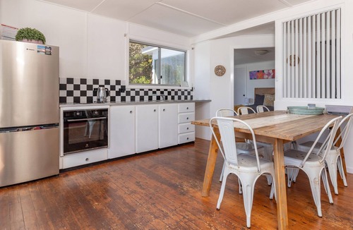 Seal Rocks House | Surf Shack @ Boat Beach