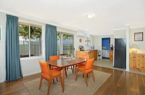 Middleton Cottage | Surf Shack - see other listing