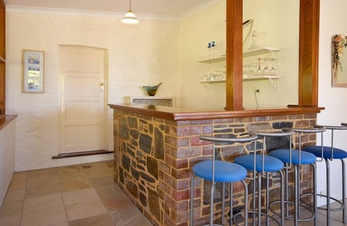 Middleton House | Surf & Turf Glenford Farm House-Pet Friendly-Wi-Fi
