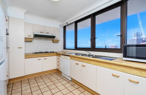 Surfers Paradise Apartment | Surfers Aquarius