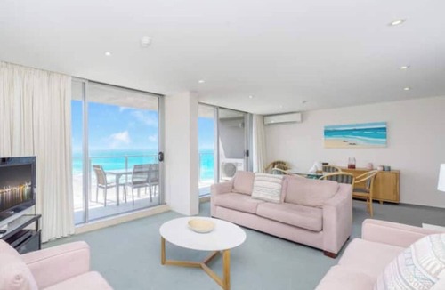 Surfers Paradise Hotel | Surfers Paradise Beachfront 2 Bedroom Serviced Apartment