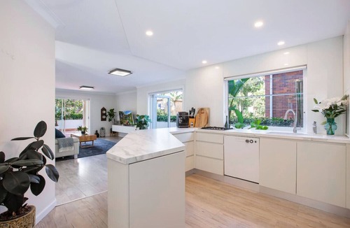 Dee Why Apartment | Surfers Retreat on Oaks | 2 min walk to the beach