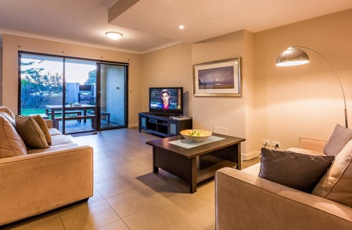 Yallingup House | Surfside 8 Spacious Retreat on Yallingup Beach