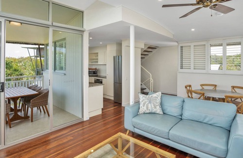 Rainbow Beach House | Surfside Beach House 23 – Rainbow Shores. 2 minute walk to beach. pool.