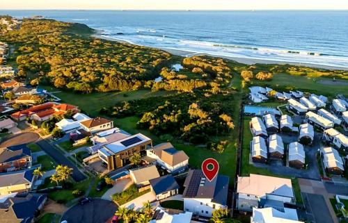 Caves Beach House | Surfside Getaway Caves Beach Absolute Beachfront