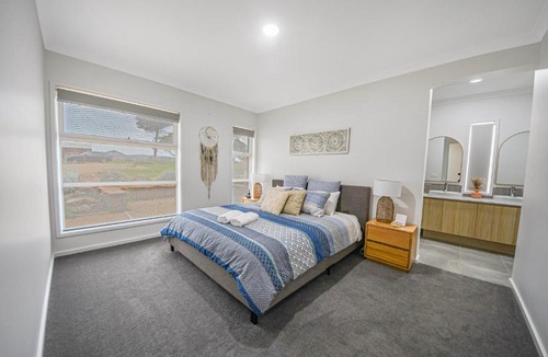 Narrawong House | Surrey View