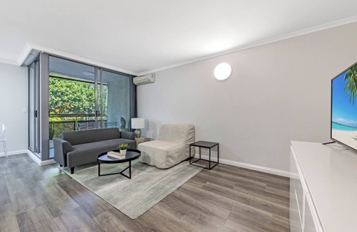 Surry Hills Apartment | Surry Hills Studio with Balcony near Central Station