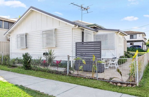 Margate Apartment | "Suttons Beach Breeze" - Margate Q 4109