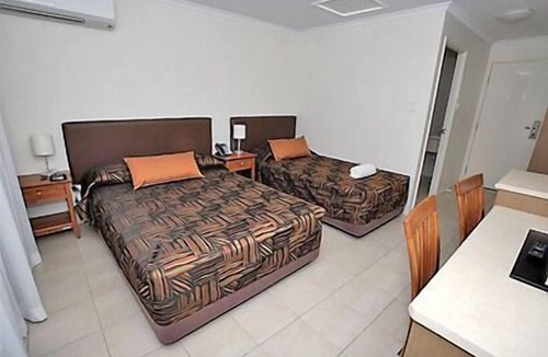 Middlemount Hotel | Swag Motel