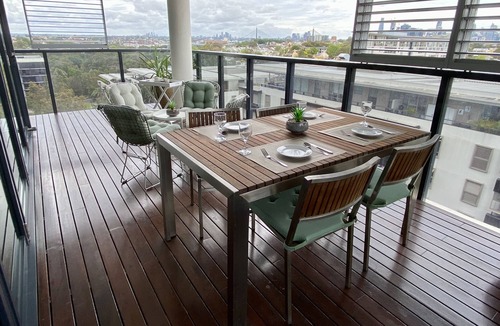 Annandale Apartment | Sweeping City Views from an Elegant Apartment