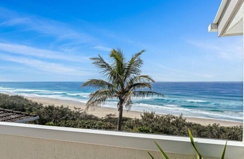 Sunrise Beach House | Sweeping ocean views in Sunrise Beach