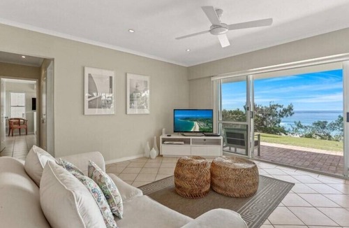 Sunrise Beach House | Sweeping ocean views in Sunrise Beach