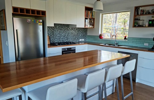 Dodges Ferry House | Swim Spa pool, overlooking the Bay, 3 Bedrooms, sleeps 6, 2 Bathrooms