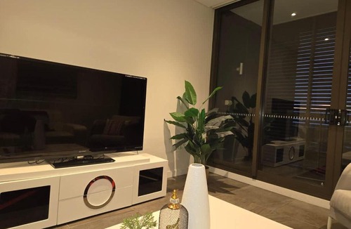 Darling Harbour Apartment | Sydney CBD A301 2 BR Easy Walk to Darling Harbour