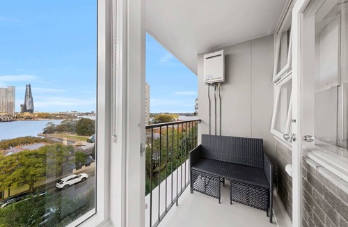 McMahons Point Apartment | Sydney Opera House & Harbour Bridge Fabulous Views