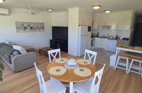 Bellara Apartment | Sylvan Esplanade - Beds by the Beach!