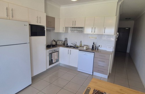 Bellara Apartment | Sylvan Esplanade - Beds by the Beach!