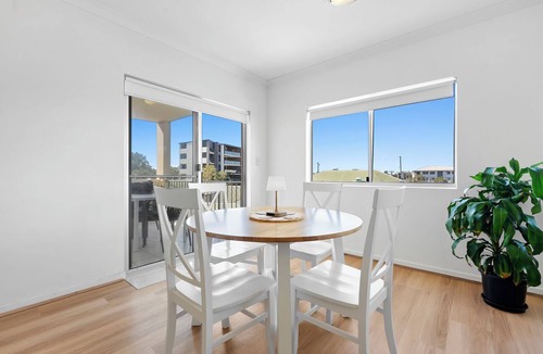Bellara Apartment | Sylvan Esplanade - Beds by the Beach!