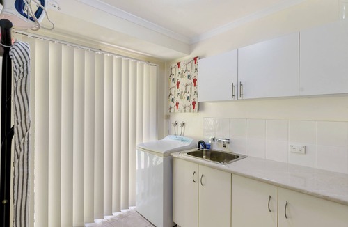 Dundowran Beach Bed & Breakfast | Synergy Beachside Nudist Retreat QB/Hot tub Heated pool private gardens
