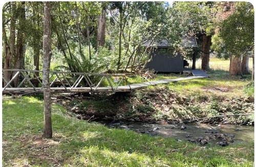 Camena Cabin | Take a break and unwind in this peaceful and relaxing bush setting