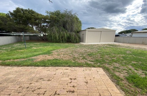 Jurien Bay House | Take a break from the hustle and bustle and relax at Frangipani Cottage.