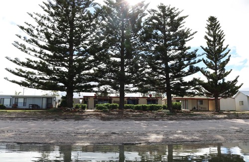 Lake Wangary House | Tall Pines Beach House, Mount Dutton Bay. Beachfront paradise.