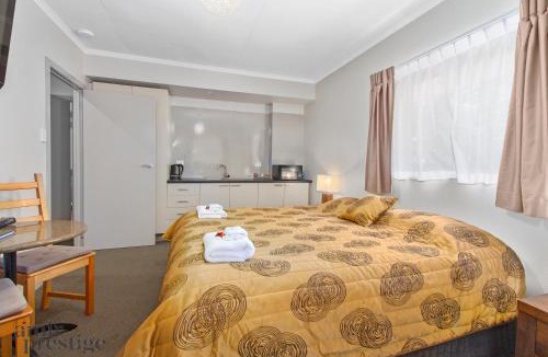 North Tamborine Hotel | Tall Trees Motel Mountain Retreat