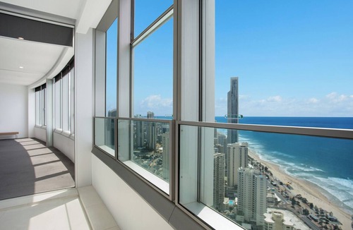 Surfers Paradise Apartment | Tallest Tower 4 Bedroom SkyHome 4703