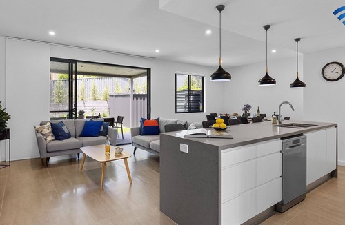 Nelson Bay Villa | Talmora – easy stroll to beach and shops