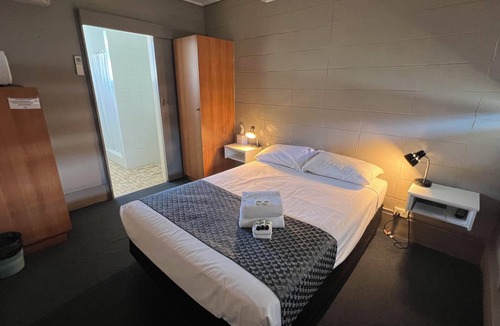 Sarina Hotel | Tandara Hotel Motel