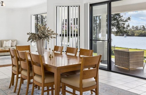 Yamba House | Taroona - Majestic Waterfront Holiday House in Yamba - Holiday Yamba