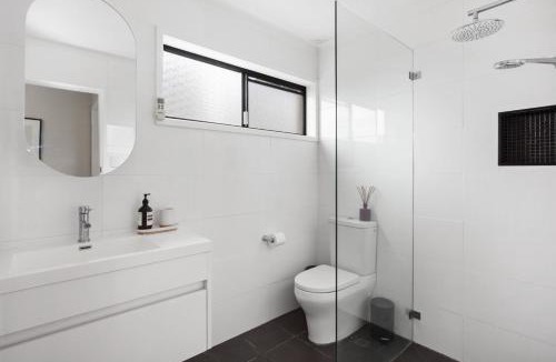 Blackheath House | Te Kāinga Maunga Spa Sauna Cosy Fireplace and Pet Friendly