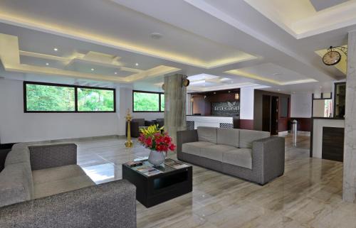 Chithirapuram Hotel | Tea Castle Munnar