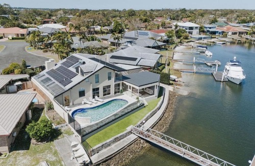 Yamba House | Tecoma 3 - Most Popular Waterfront with Private Pontoon - Holiday Yamba