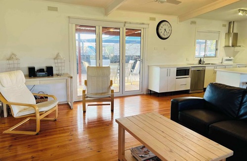 Waterhouse House | Teddy's Shack -Pet friendly outside