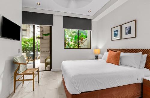 Palm Cove Apartment | Temple 121 Modern Spacious Palm Cove 2 Brm 2 Bth Resort Apartment With Courtyard