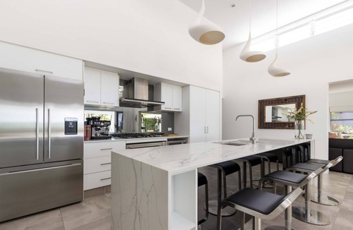 Oak Beach House | Tenterfield Beachfront Luxury 4 Bedroom Holiday Home