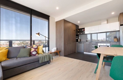 Brunswick Apartment | Terra Cotta Brunswick Retreat with Breezy Balcony