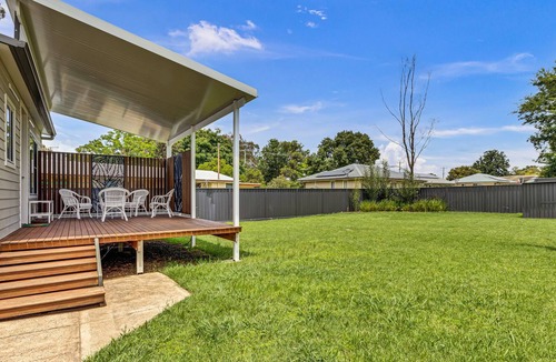 Central Mudgee House | "Tesoro" Chic Hamptons-Inspired Bungalow with BBQ