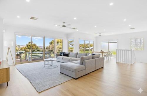 Carrickalinga House | Thalassa - 2 Bennett Court