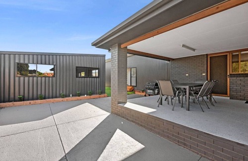 St Leonards House | The Absolute Beach Escape For 21