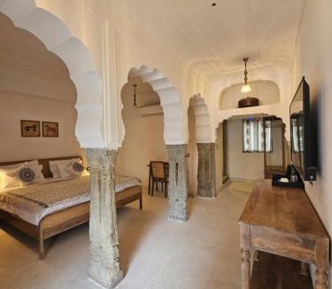 Pink City Bed & Breakfast | The Amoli Haveli